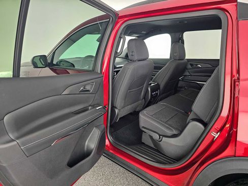 Used 2025 Chevrolet Traverse LT w/ Driver Confidence Package image 17