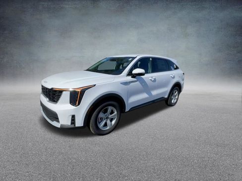 Used 2025 Kia Sorento LX image 9
