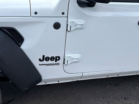 Used 2022 Jeep Wrangler Unlimited Sport image 34