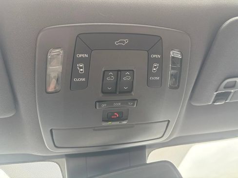 Used 2024 Toyota Sienna XLE FWD image 13