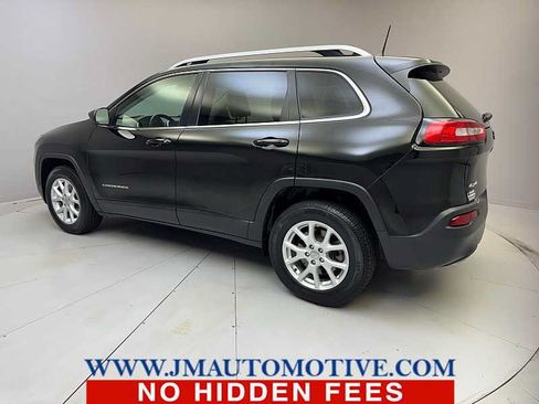 Used 2018 Jeep Cherokee Latitude Plus AWD/4WD image 3