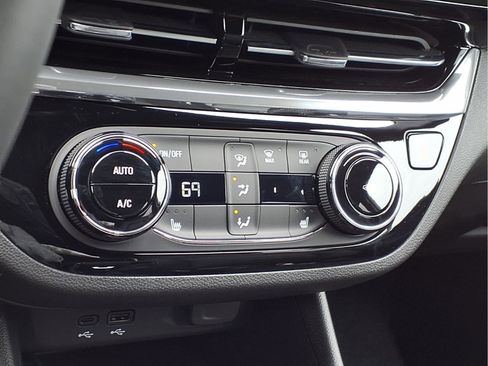 New 2026 Buick Envista Sport Touring image 9