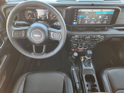 Used 2025 Jeep Wrangler Unlimited Rubicon image 26