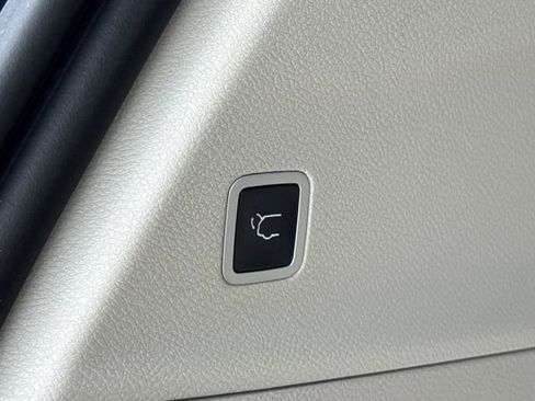 Used 2021 Chrysler Pacifica Touring-L w/ Premium & Safety Sphere Group image 22