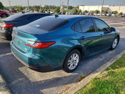 Used 2025 Toyota Camry LE w/ Convenience Package FWD image 7