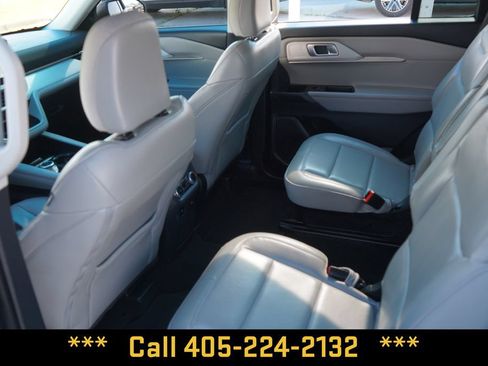 Used 2025 Ford Explorer Active w/ Active Comfort Package RWD image 27