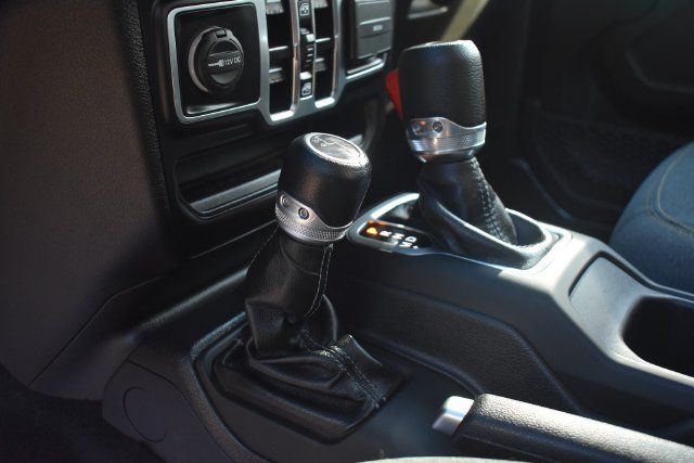 Used 2025 Jeep Gladiator Sport AWD/4WD image 21