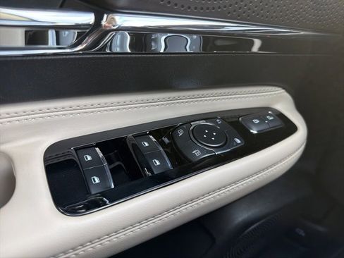 New 2026 Lincoln Corsair Premiere image 17