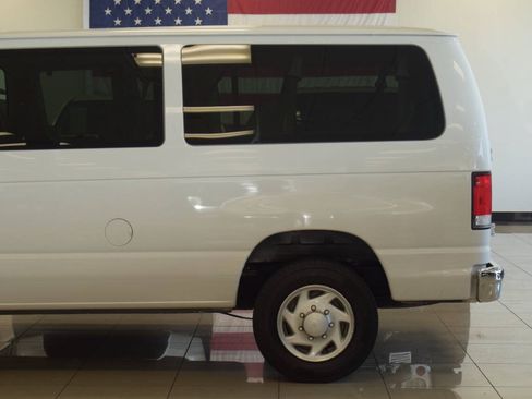 Used 2014 Ford E-350 and Econoline 350 XLT RWD image 19