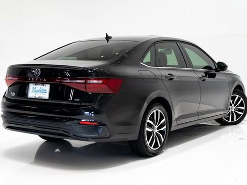 Used 2025 Volkswagen Jetta SE FWD image 32