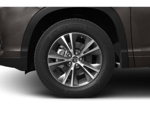 Used 2019 Toyota Highlander Plus FWD image 10
