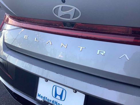 Used 2025 Hyundai Elantra SEL FWD image 6