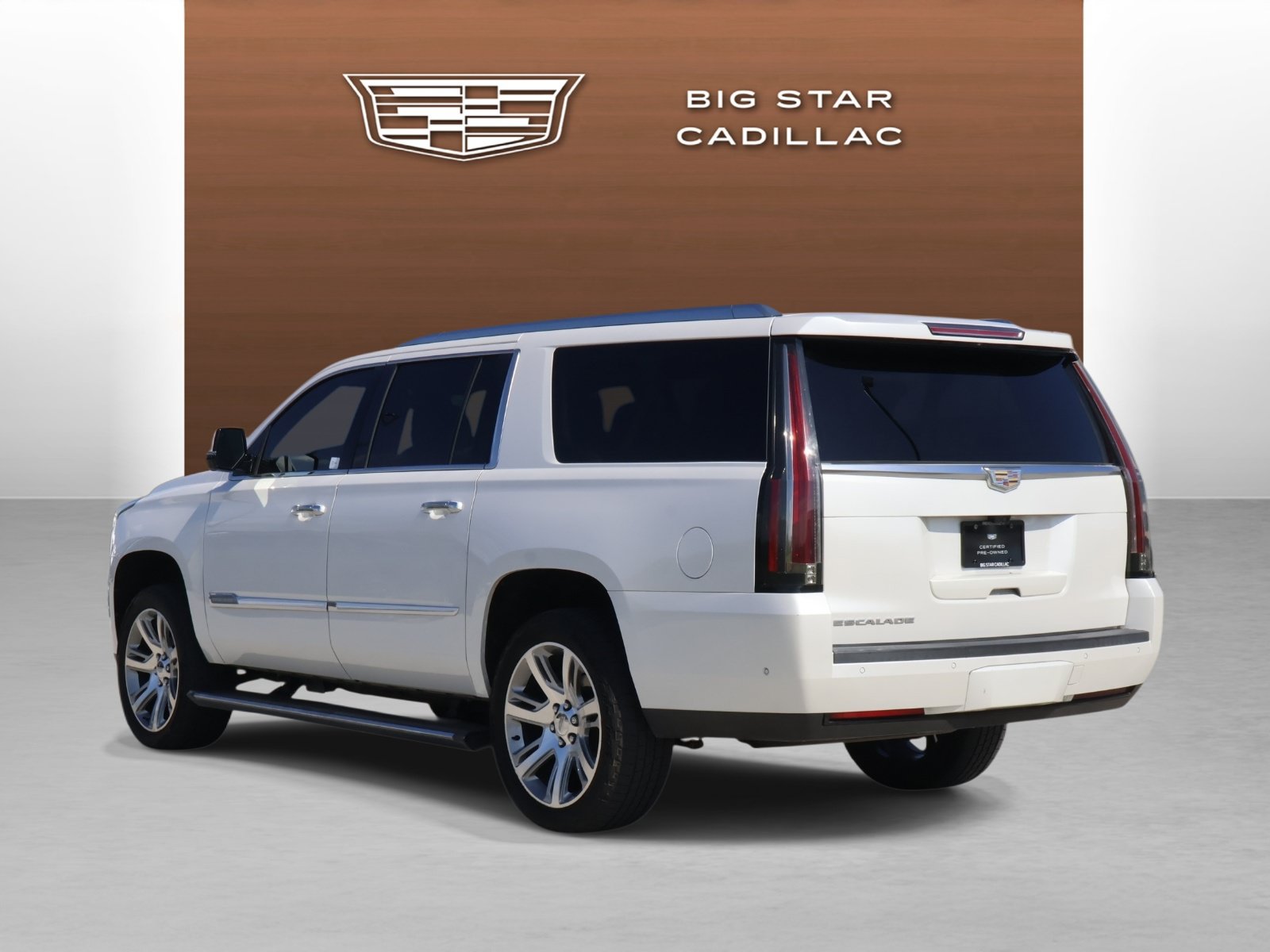 Used 2017 Cadillac Escalade ESV Premium Luxury RWD image 3