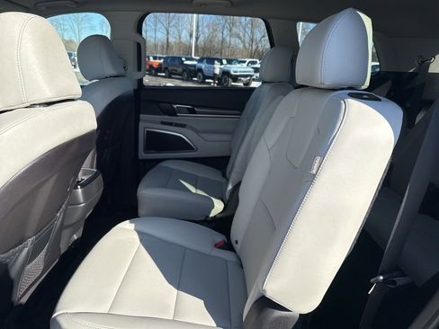 Used 2024 Kia Telluride S w/ S Sunroof Package image 11