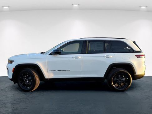 New 2026 Jeep Grand Cherokee Altitude AWD/4WD image 5