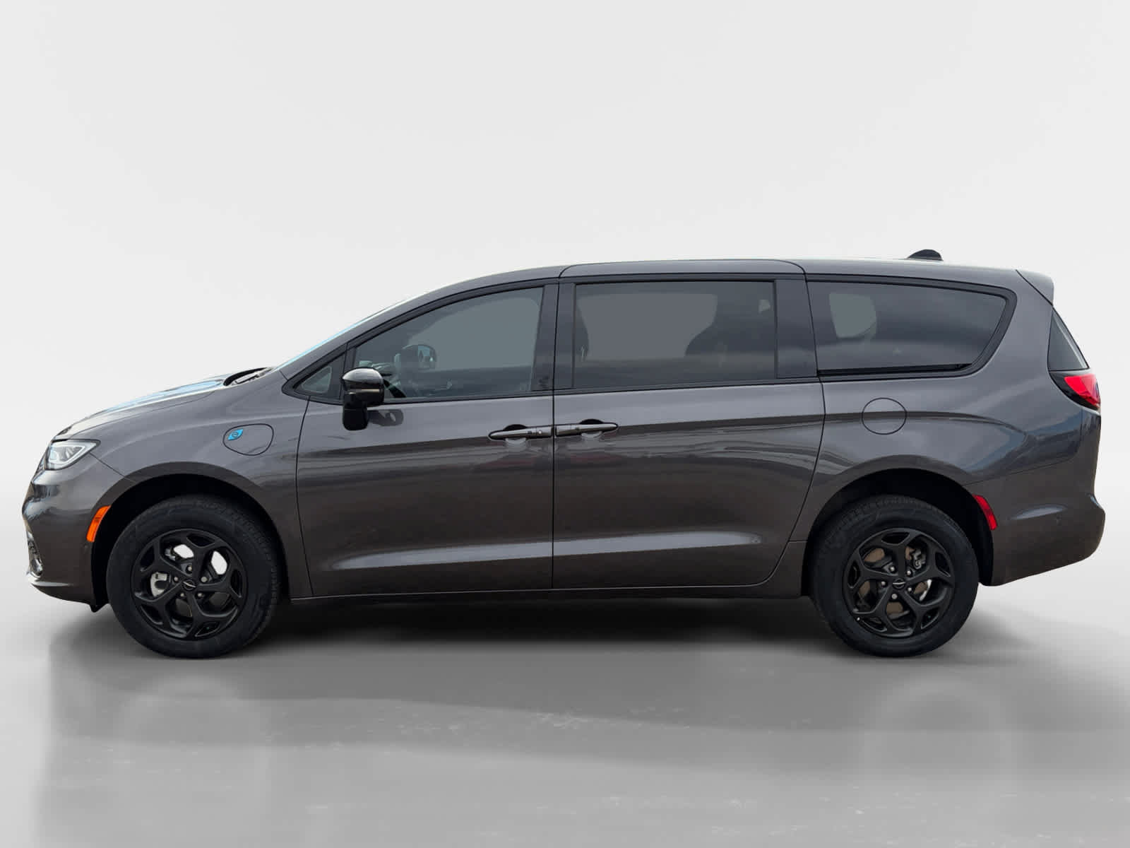 Used 2023 Chrysler Pacifica Limited w/ Uconnect Theater Family Group FWD image 3
