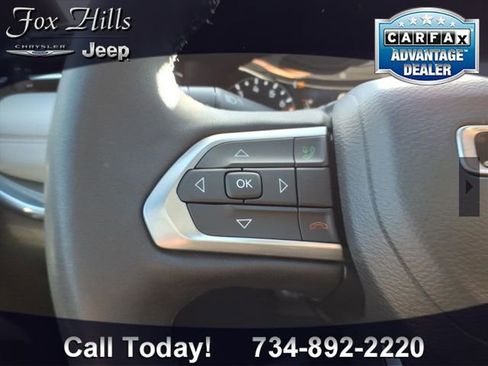 Used 2023 Jeep Compass Limited image 17