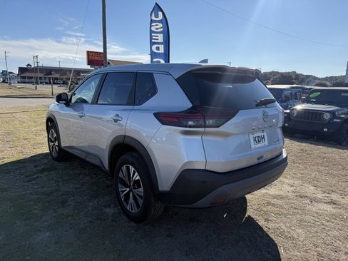Used 2022 Nissan Rogue SV image 5