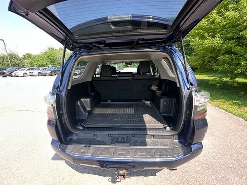 Used 2022 Toyota 4Runner SR5 Premium w/ Moonroof Package AWD/4WD image 10