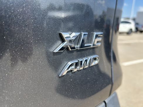 Used 2021 Toyota RAV4 XLE w/ Convenience Package AWD/4WD image 9