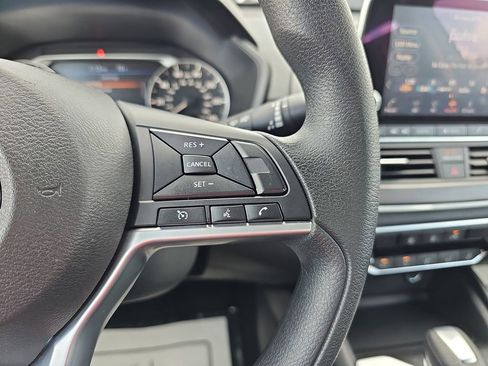 Used 2025 Nissan Altima 2.5 SV image 22