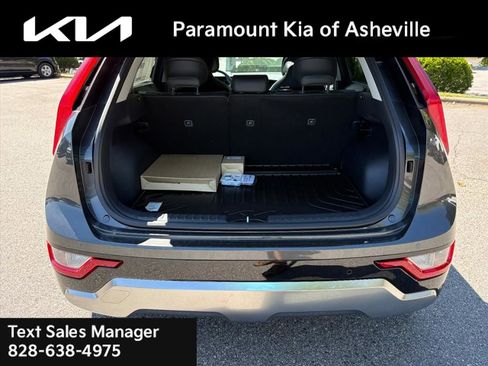 New 2025 Kia Niro SX image 29