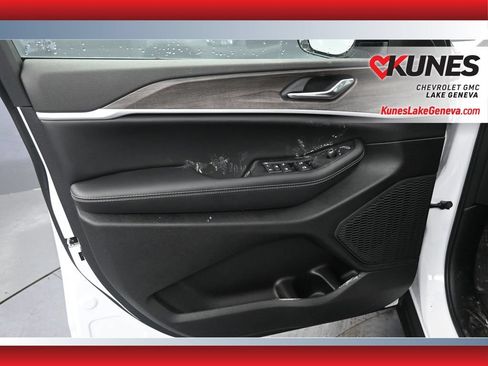 Used 2026 Jeep Grand Cherokee Altitude AWD/4WD image 14
