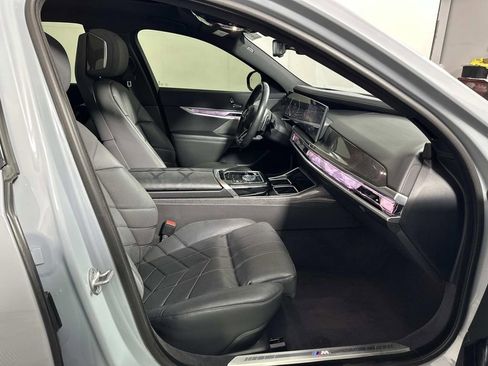 Used 2023 BMW 740i image 38