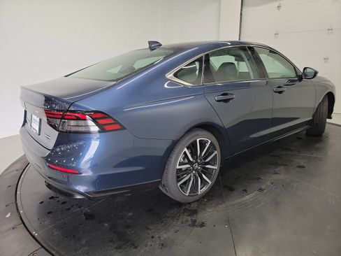 Used 2023 Honda Accord Touring image 9