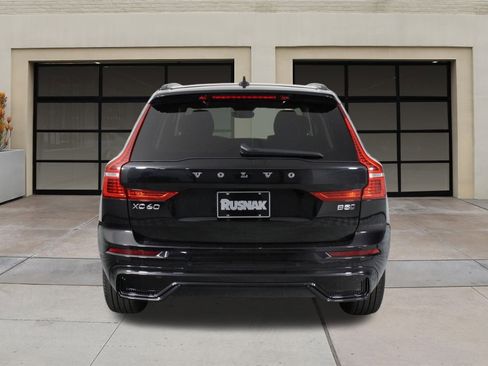 Certified 2025 Volvo XC60 B5 Plus image 5