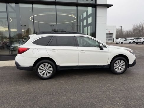 Used 2019 Subaru Outback 2.5i Premium image 2