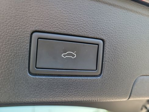 Used 2025 Volkswagen Atlas Cross Sport SE image 12