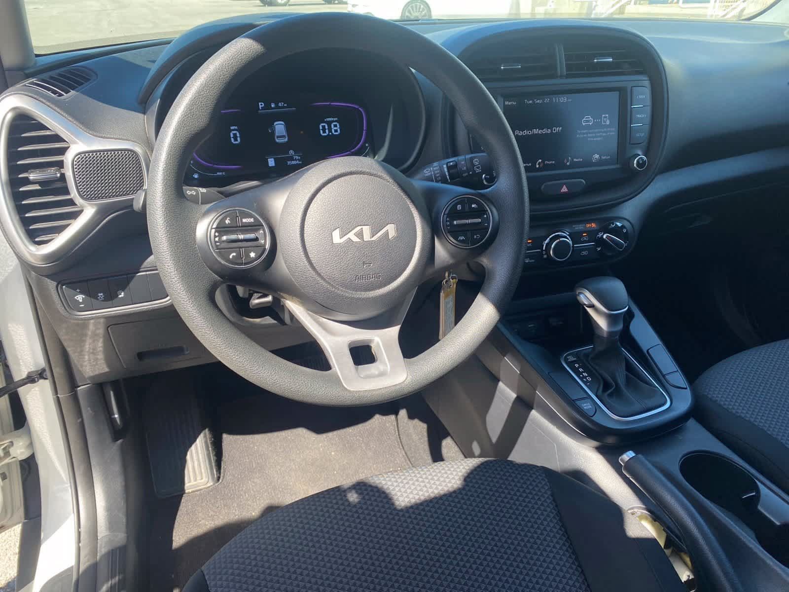 Used 2025 Kia Soul LX w/ LX Technology Package FWD image 11