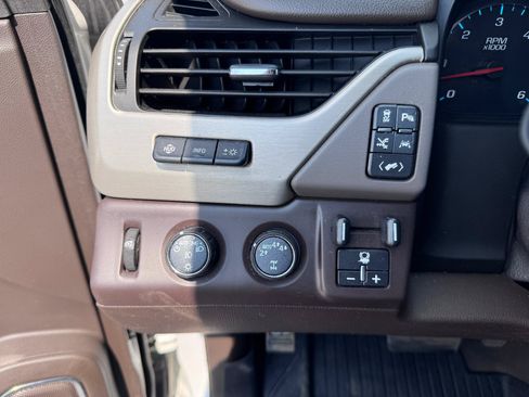Used 2019 GMC Yukon XL Denali w/ Denali Ultimate Package AWD/4WD image 30