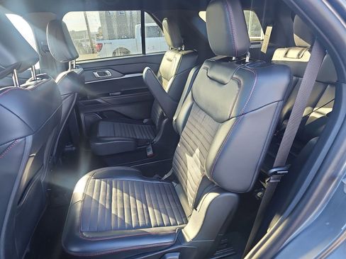 Used 2025 Ford Explorer ST-Line image 14