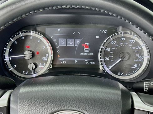 Used 2023 Toyota Highlander LE AWD/4WD image 12