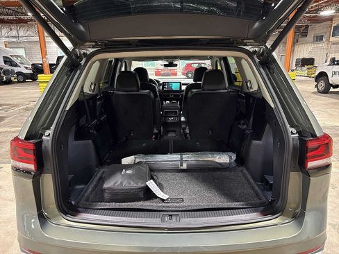 Used 2024 Volkswagen Atlas Peak Edition SE AWD/4WD image 11