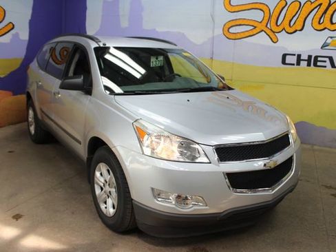 Used 2012 Chevrolet Traverse LS FWD image 2