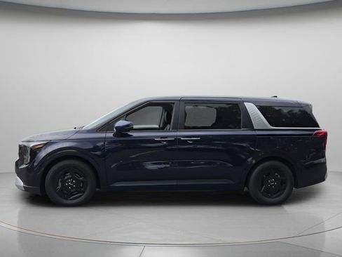 Used 2025 Kia Carnival FWD image 3