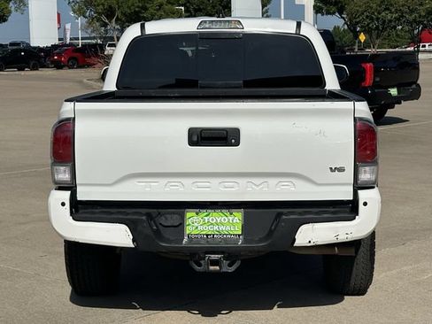 Used 2020 Toyota Tacoma TRD Off-Road w/ TRD Premium Off Road Package AWD/4WD image 4