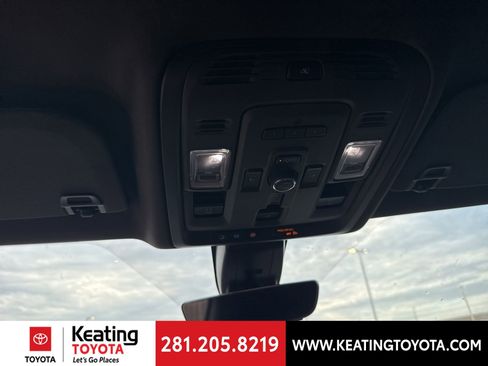 Used 2022 GMC Yukon Denali w/ Denali Premium Package AWD/4WD image 21