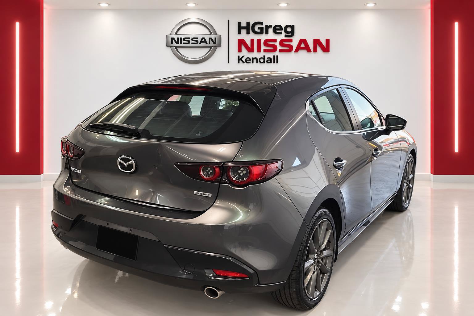 Used 2020 MAZDA MAZDA3 Hatchback FWD image 4