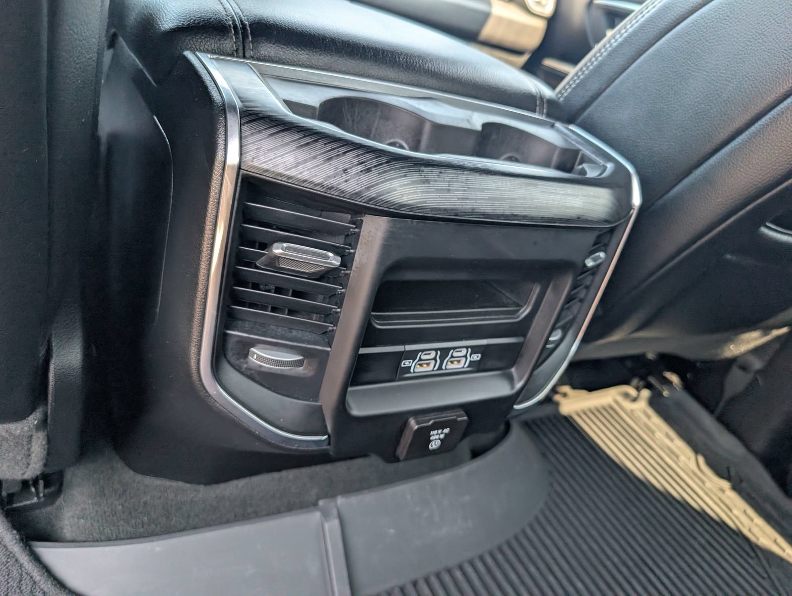 Used 2024 RAM 1500 Laramie AWD/4WD image 33