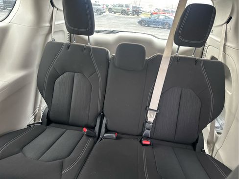 Used 2023 Chrysler Voyager LX image 37
