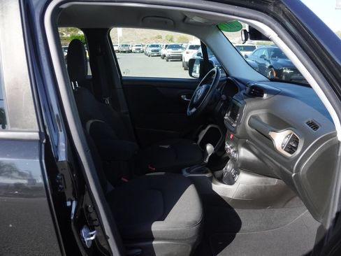 Used 2017 Jeep Renegade Latitude AWD/4WD image 33