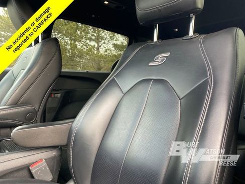 Used 2023 Chrysler Pacifica Touring-L w/ S Appearance Package image 3