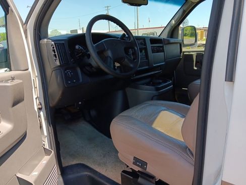 Used 2004 Chevrolet Express 3500 Extended RWD image 19