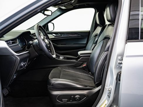 Used 2021 Jeep Grand Cherokee L Laredo image 20