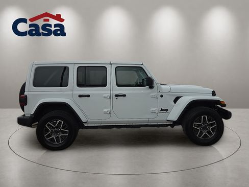 Used 2025 Jeep Wrangler Unlimited Sahara AWD/4WD image 2