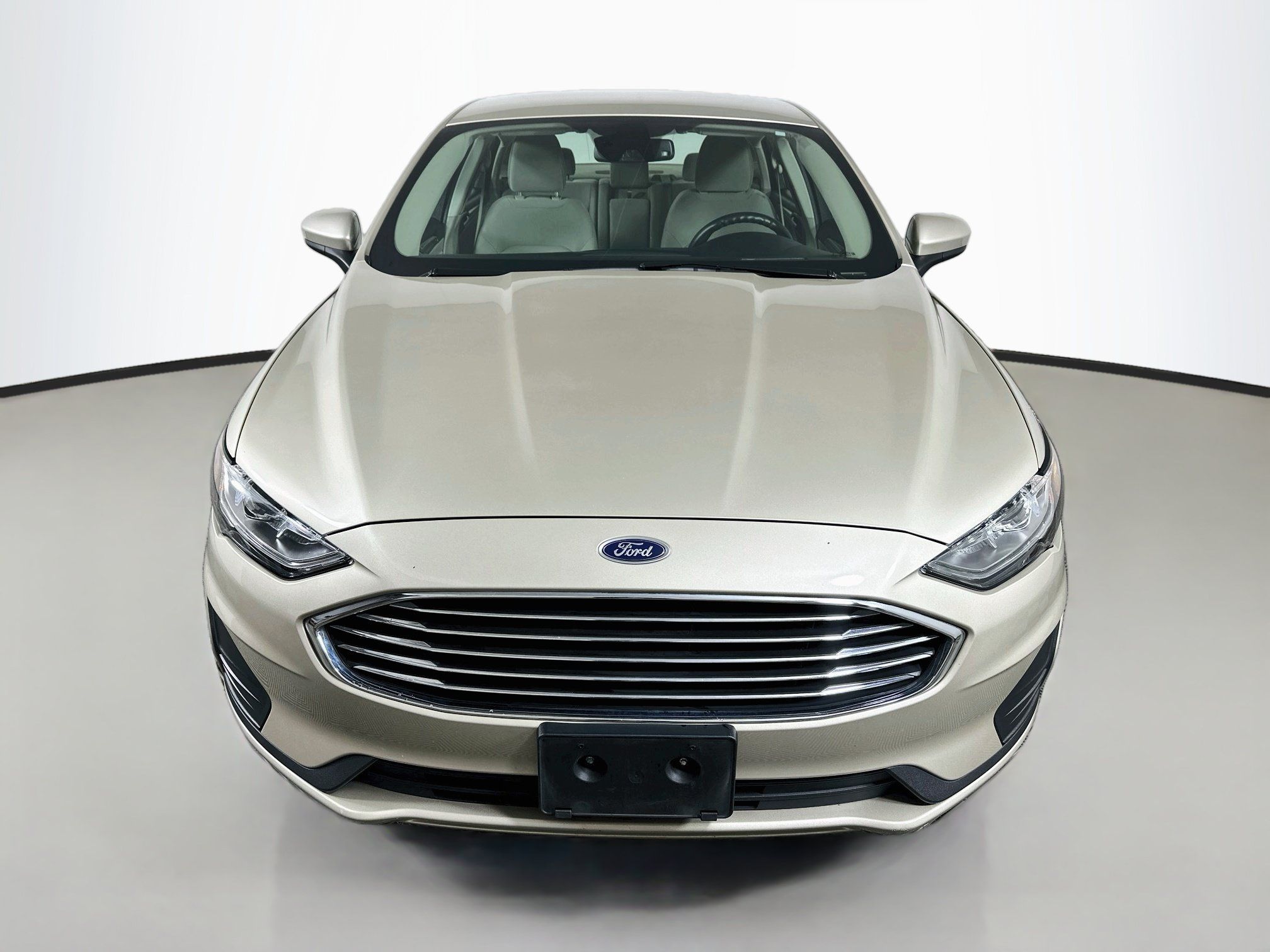 Used 2019 Ford Fusion SE FWD image 2